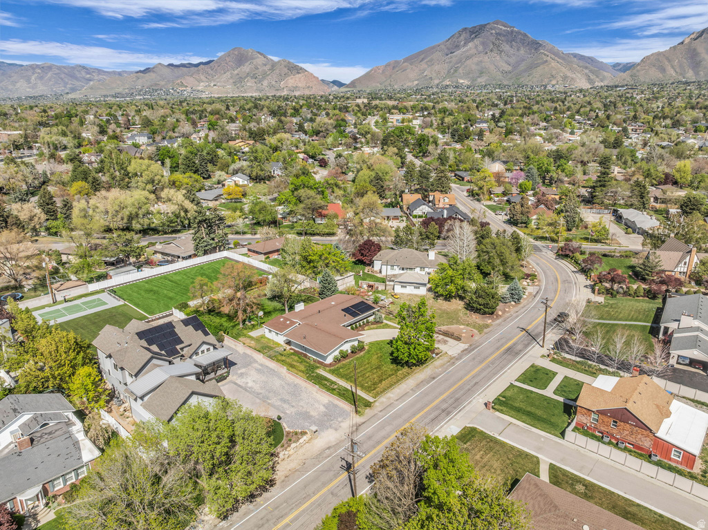 1893 E LINCOLN LN Holladay, UT 84124