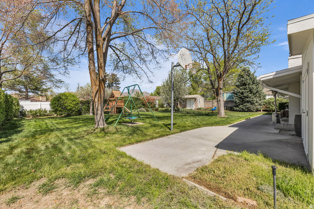 1893 E LINCOLN LN Holladay, UT 84124