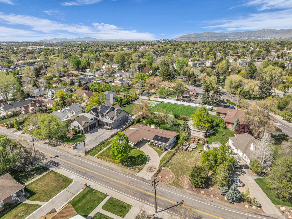 1893 E LINCOLN LN Holladay, UT 84124