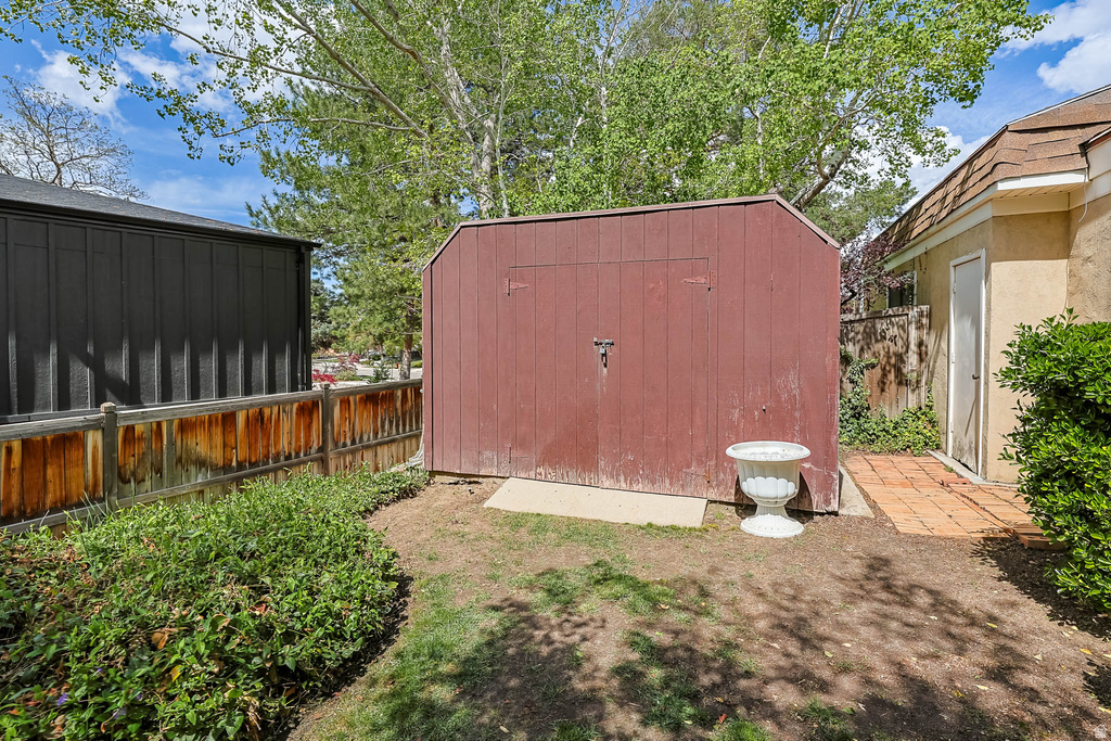 2738 E SNOW MOUNTAIN DR Sandy, UT 84093