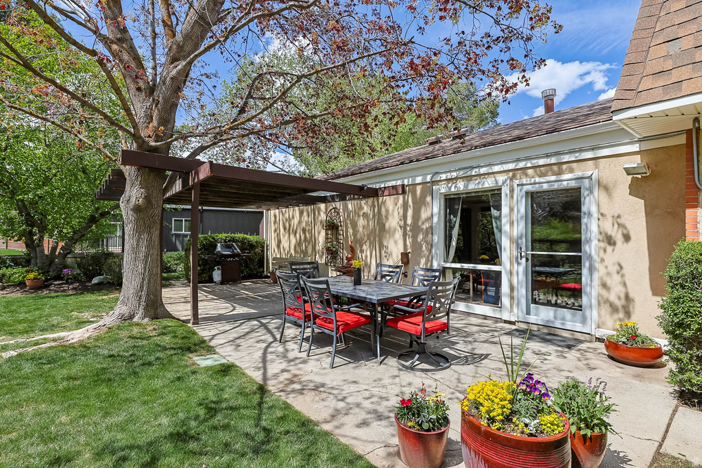 2738 E SNOW MOUNTAIN DR Sandy, UT 84093