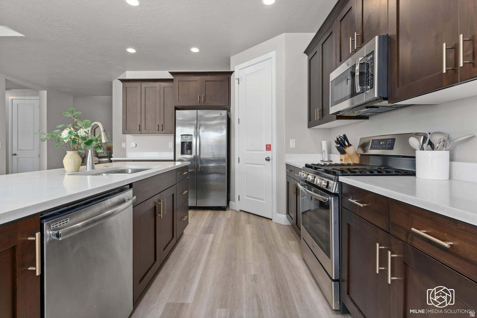 262 N LADERA DR Washington, UT 84780