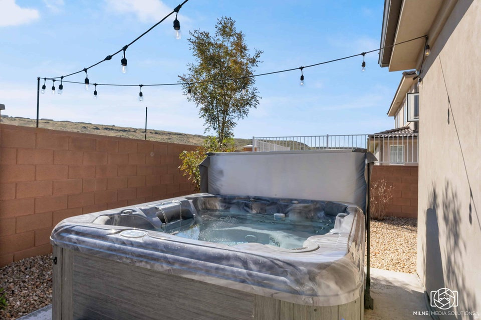 262 N LADERA DR Washington, UT 84780
