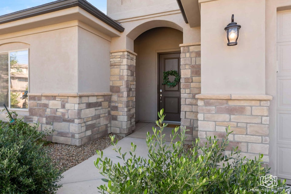 262 N LADERA DR Washington, UT 84780