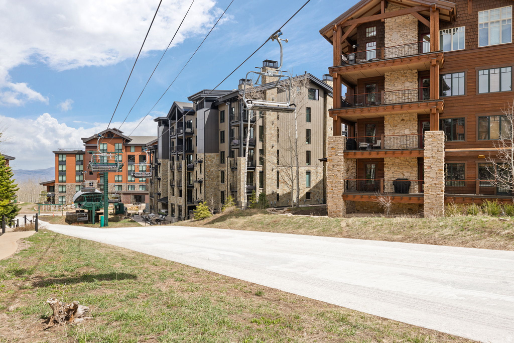 7715 VILLAGE WAY #106 Park City, UT 84060