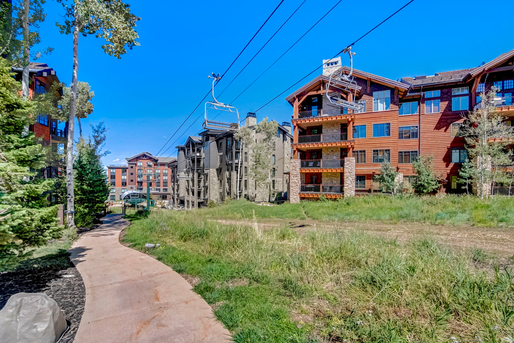 7715 VILLAGE WAY #106 Park City, UT 84060