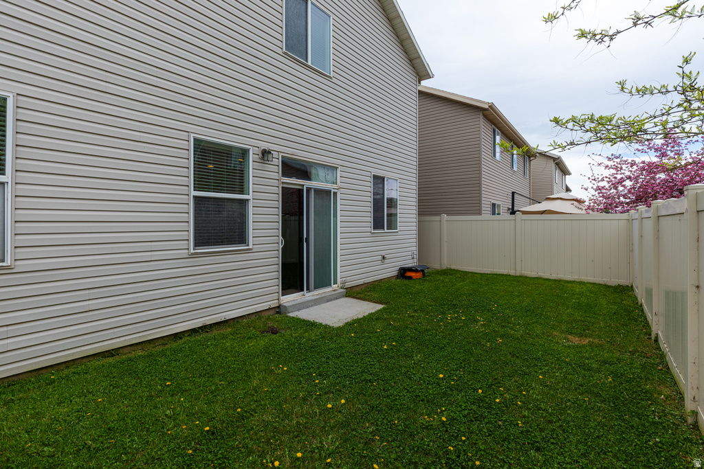 1122 STONEHAVEN DR North Salt Lake, UT 84054