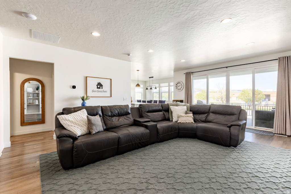 712 W BLUE MOUNTAIN DR Saratoga Springs, UT 84045