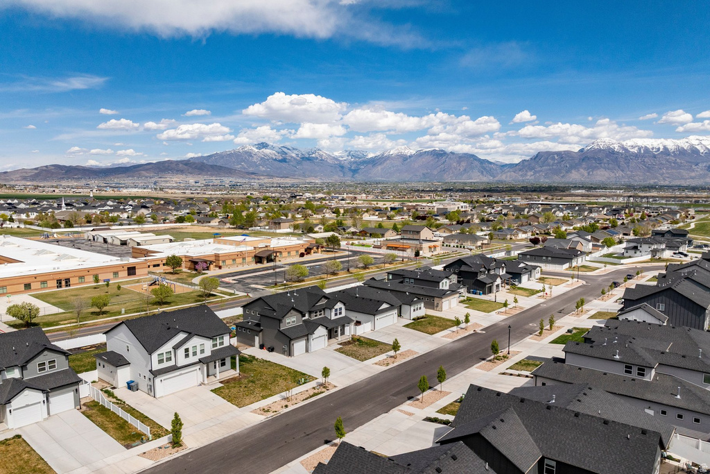 712 W BLUE MOUNTAIN DR Saratoga Springs, UT 84045