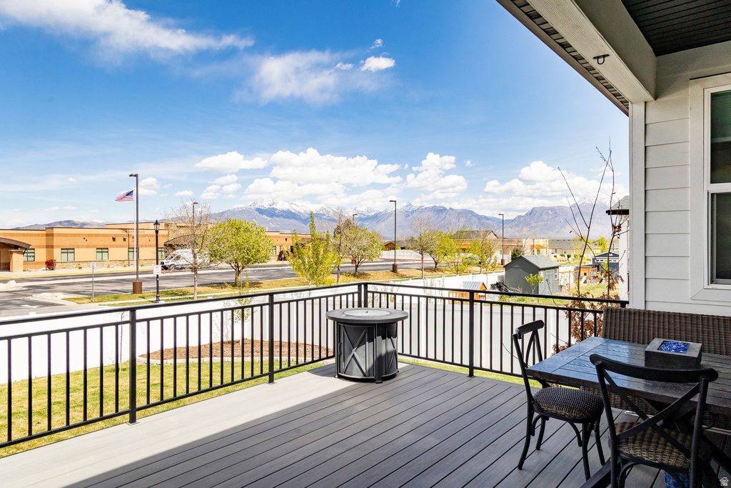 712 W BLUE MOUNTAIN DR Saratoga Springs, UT 84045