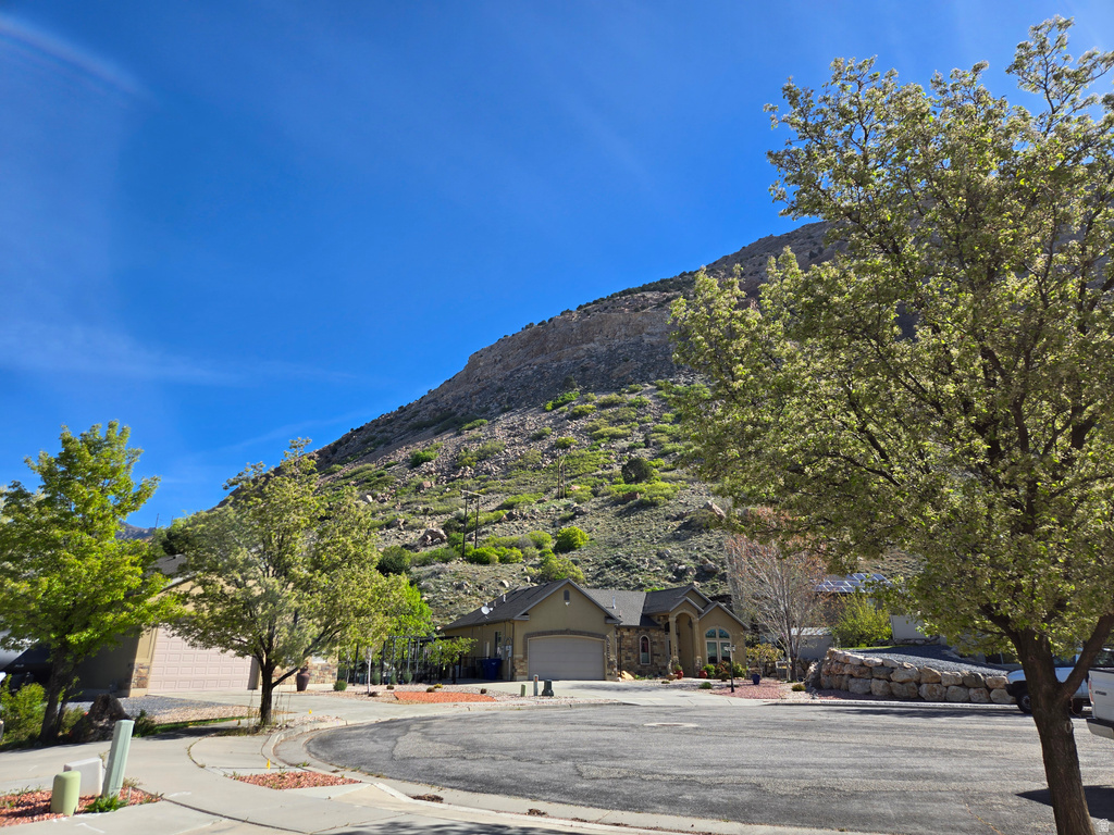 1126 E BENCHVIEW DR Ogden, UT 84404