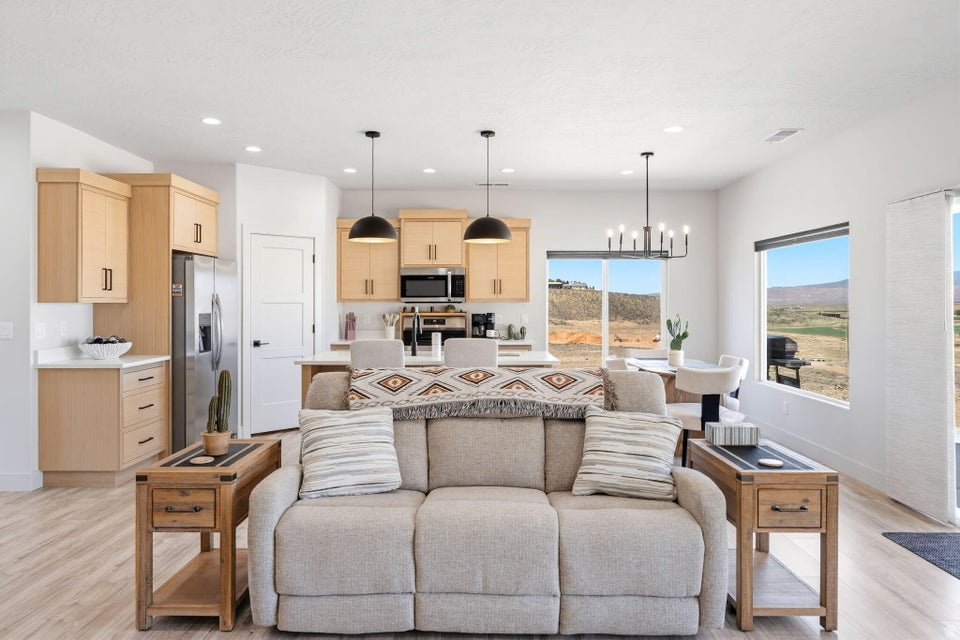 980 W ROCK VIEW DR Hurricane, UT 84737