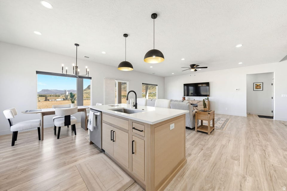 980 W ROCK VIEW DR Hurricane, UT 84737