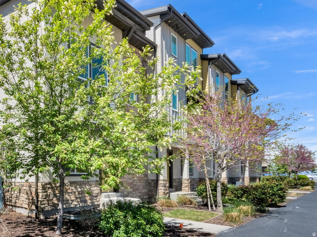 14763 S LEWSKI LN #A-1 Bluffdale, UT 84065