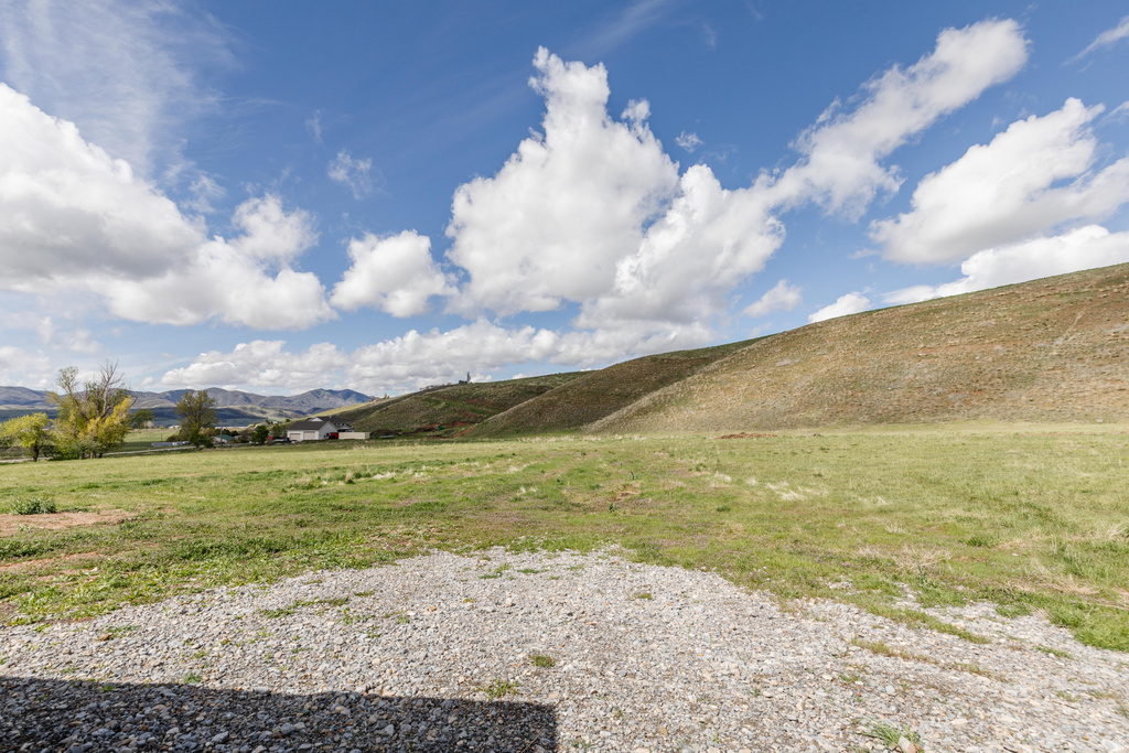 1301 E 8500 S Paradise, UT 84328