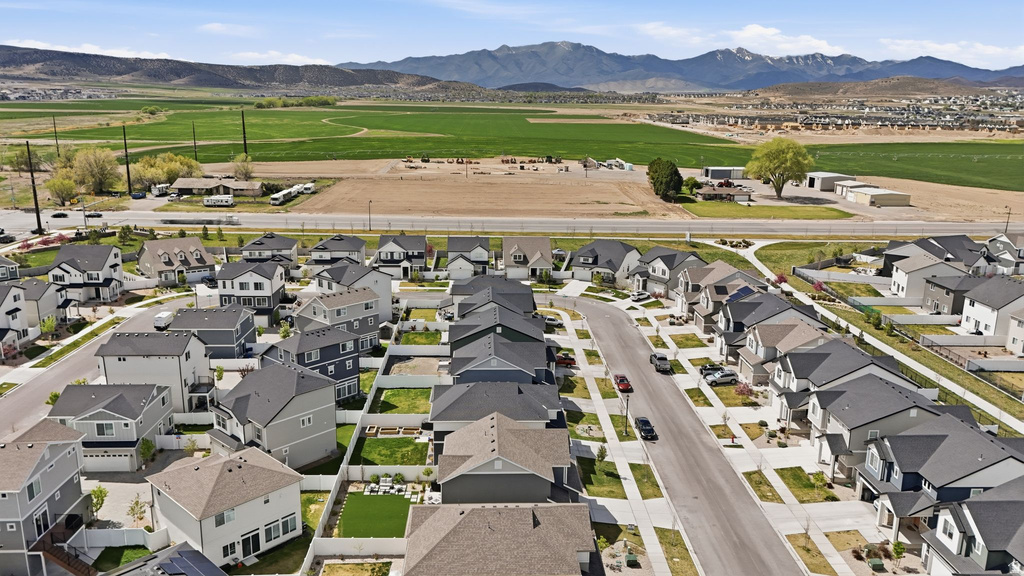 87 E MEANDERING WAY Saratoga Springs, UT 84045