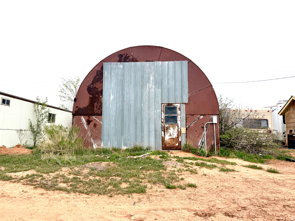 8457 E 6000 N Lapoint, UT 84039