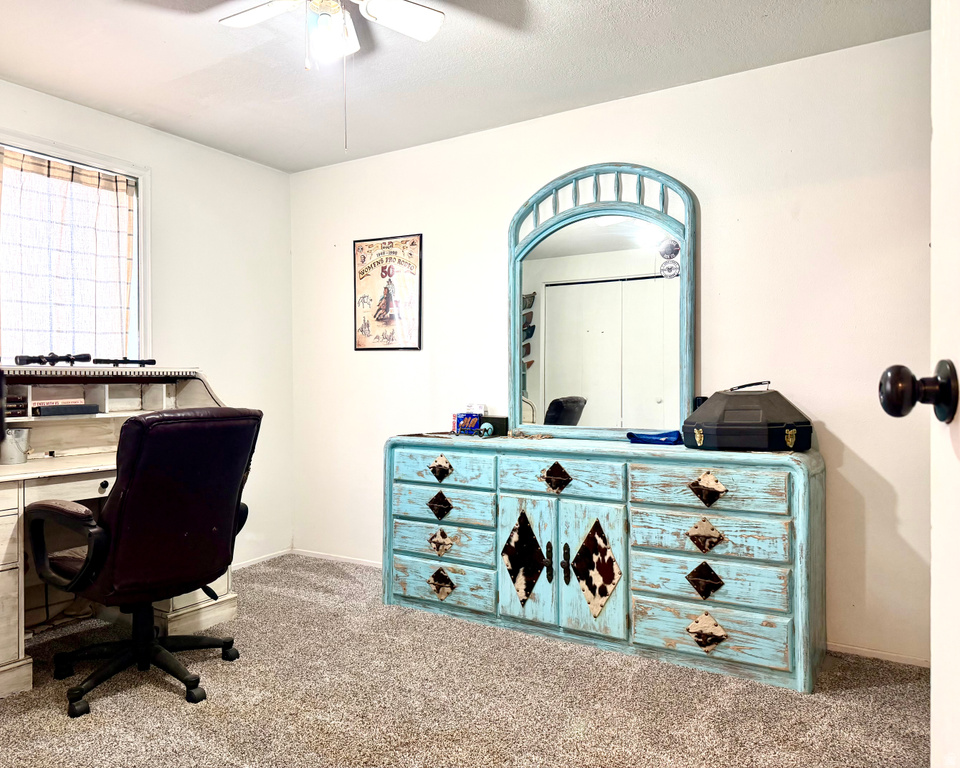 8457 E 6000 N Lapoint, UT 84039