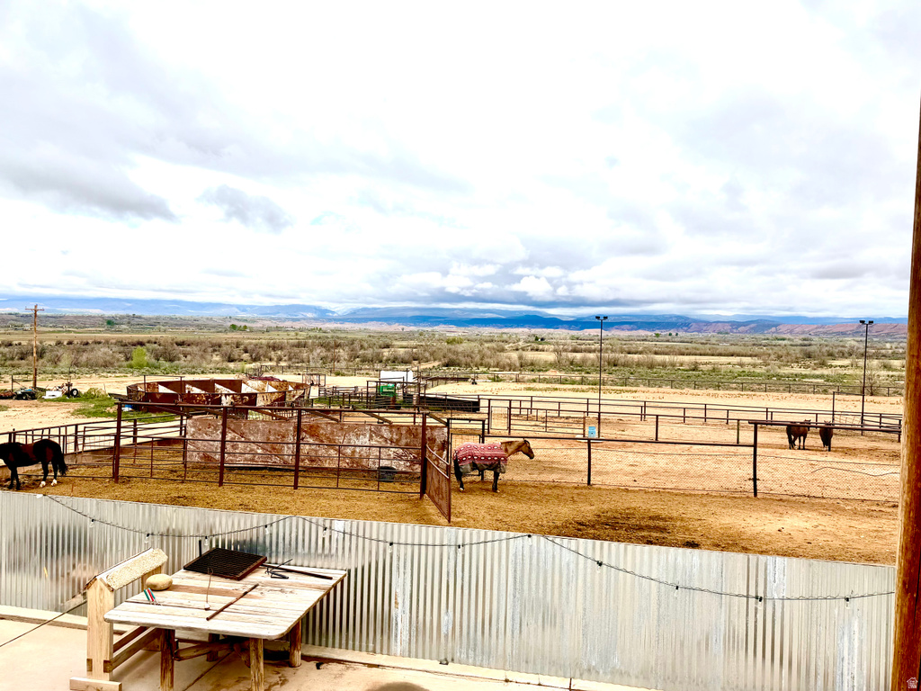 8457 E 6000 N Lapoint, UT 84039