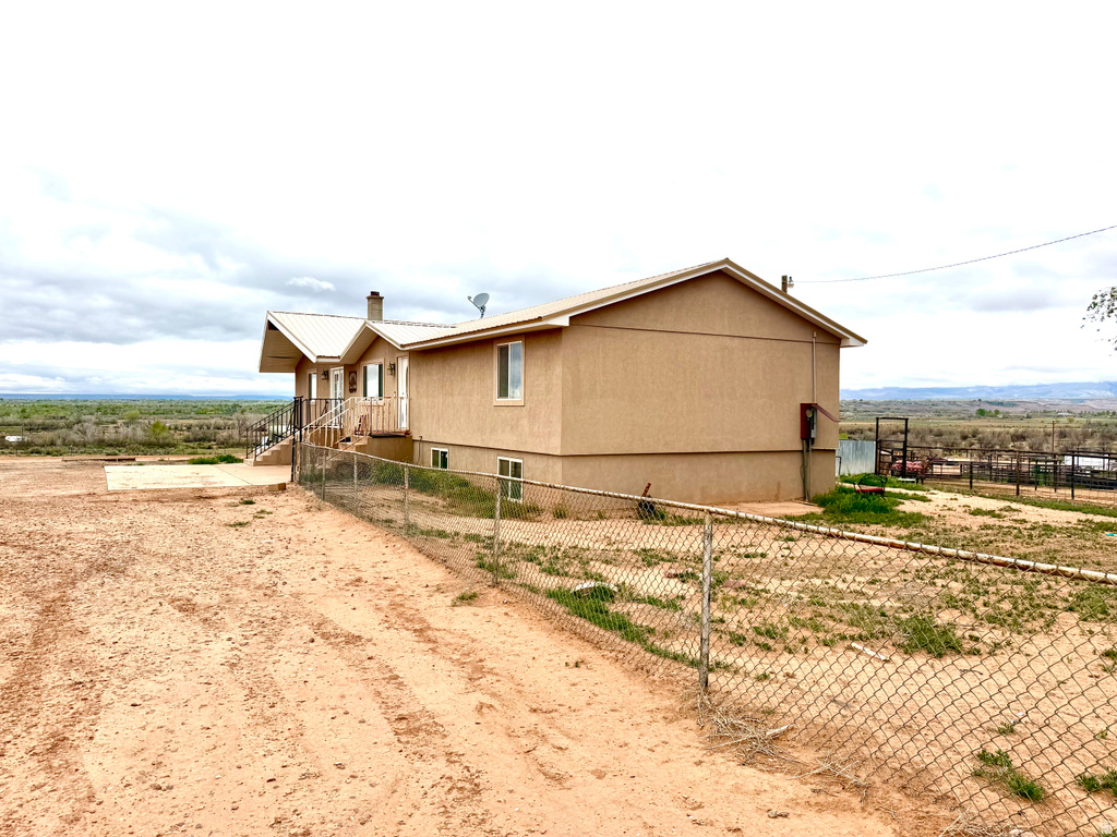 8457 E 6000 N Lapoint, UT 84039