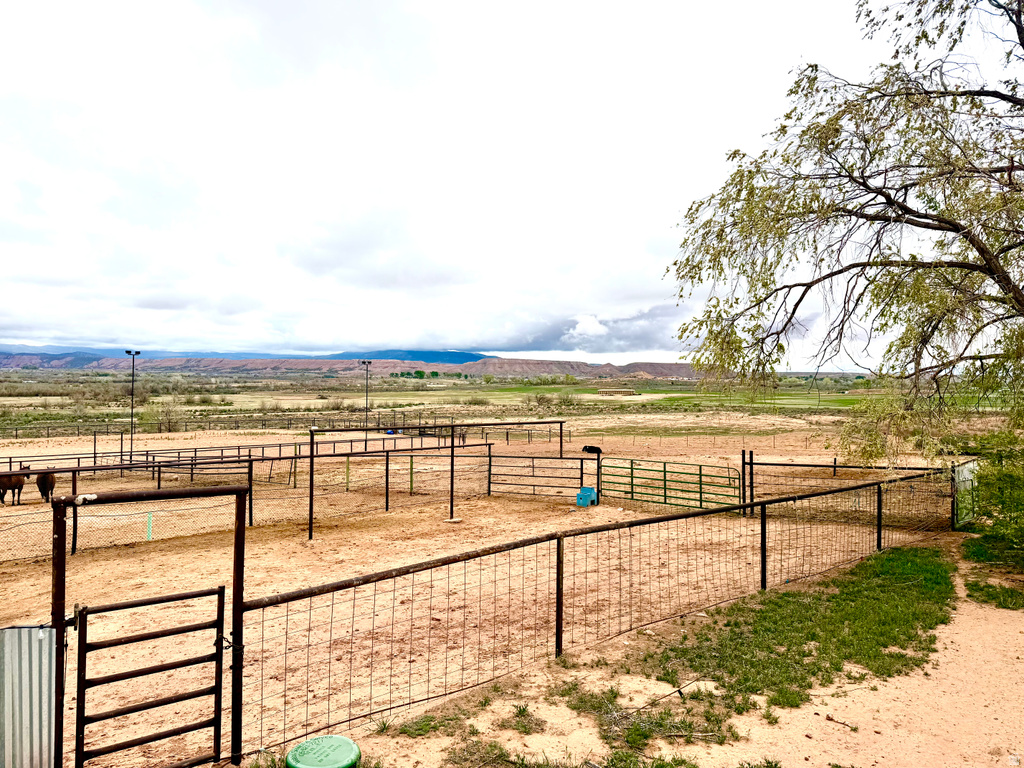 8457 E 6000 N Lapoint, UT 84039