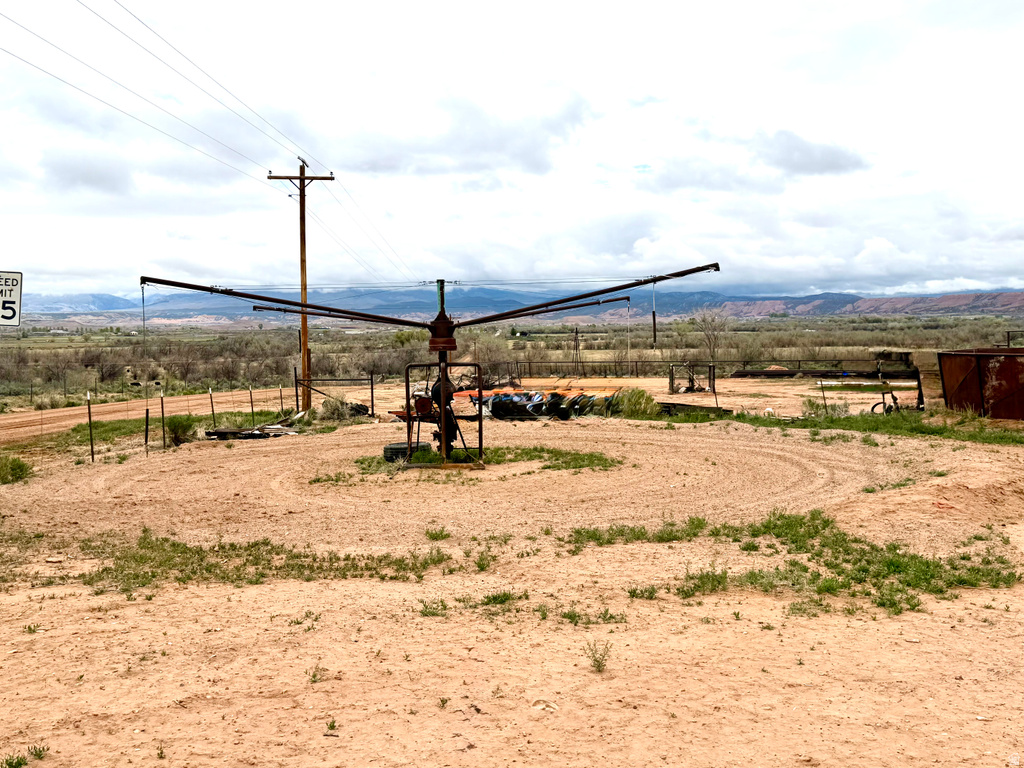 8457 E 6000 N Lapoint, UT 84039