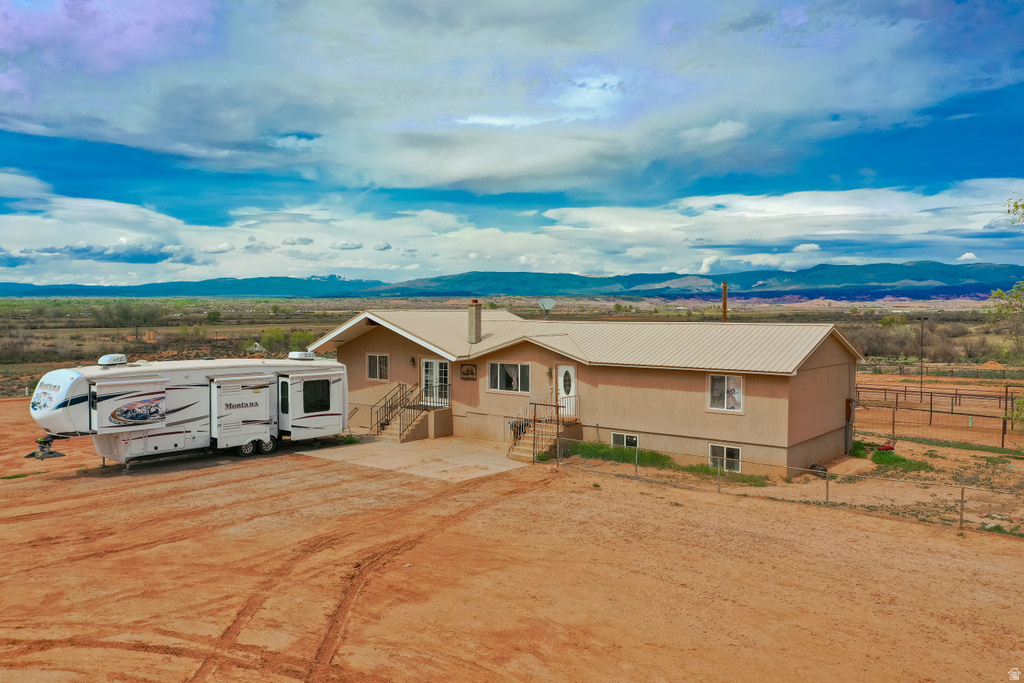 8457 E 6000 N Lapoint, UT 84039