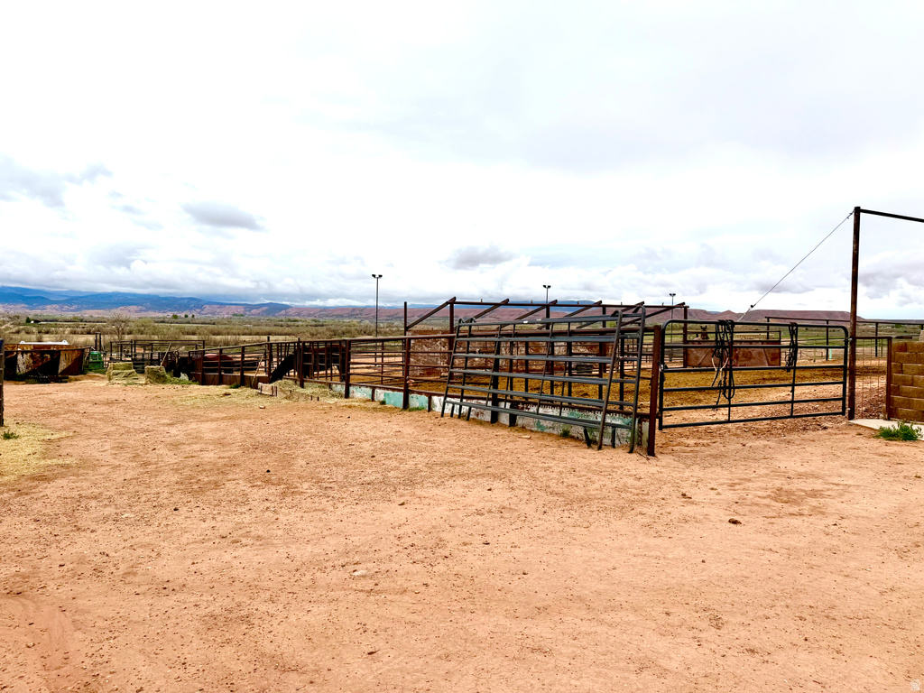 8457 E 6000 N Lapoint, UT 84039