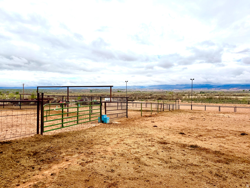 8457 E 6000 N Lapoint, UT 84039