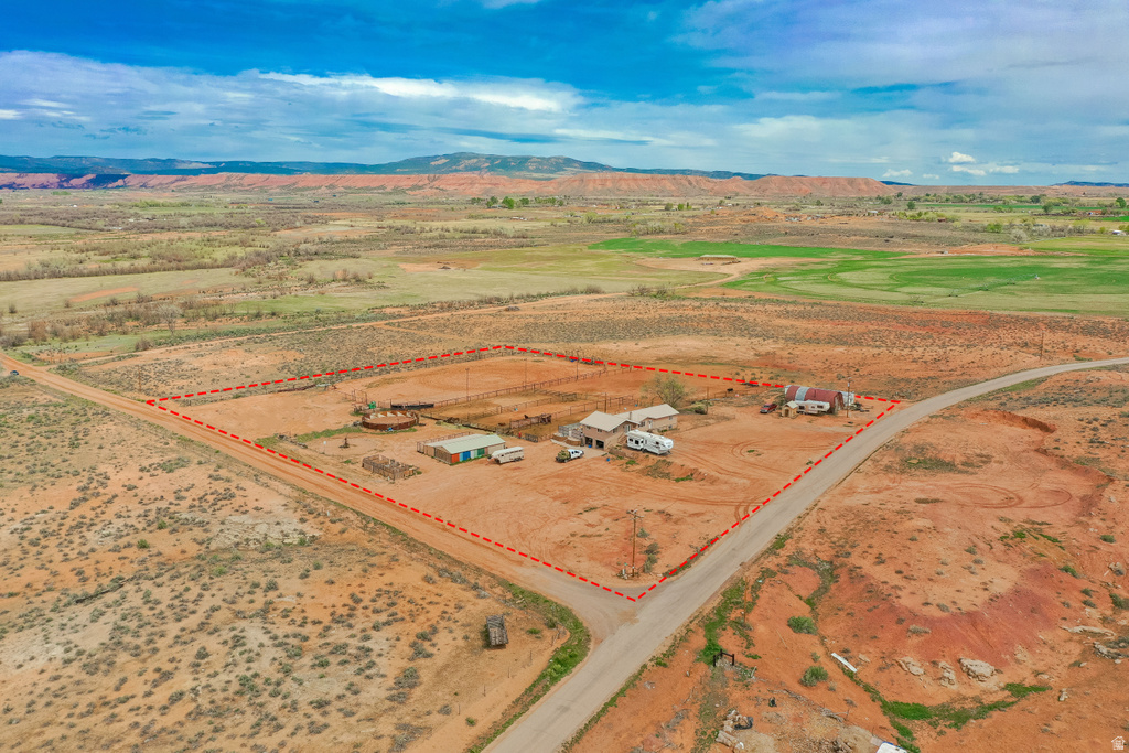 8457 E 6000 N Lapoint, UT 84039