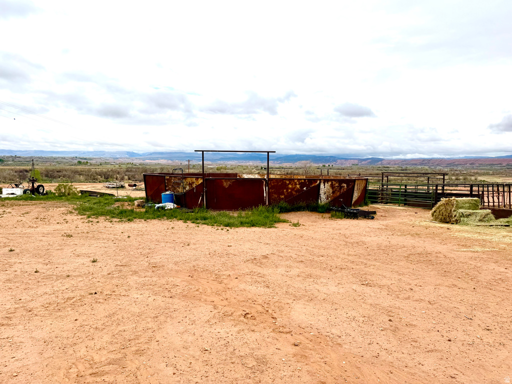 8457 E 6000 N Lapoint, UT 84039