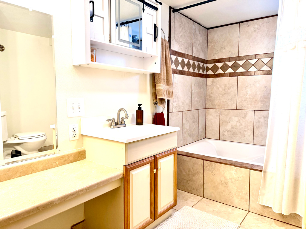 8457 E 6000 N Lapoint, UT 84039