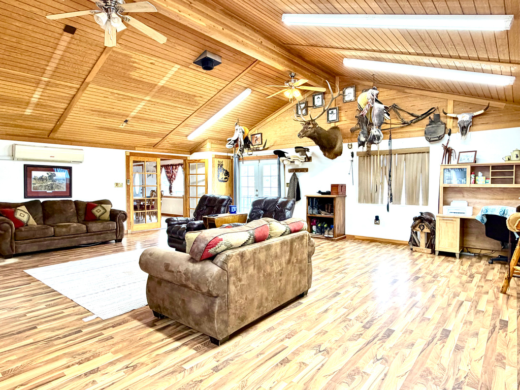 8457 E 6000 N Lapoint, UT 84039