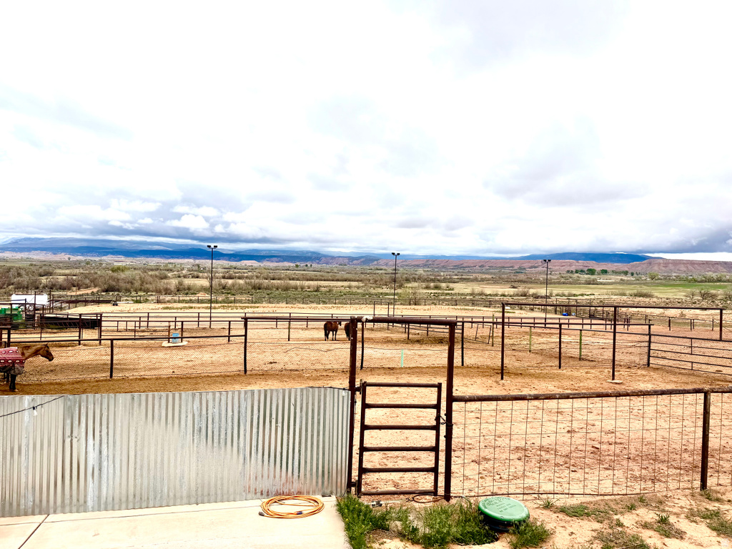 8457 E 6000 N Lapoint, UT 84039