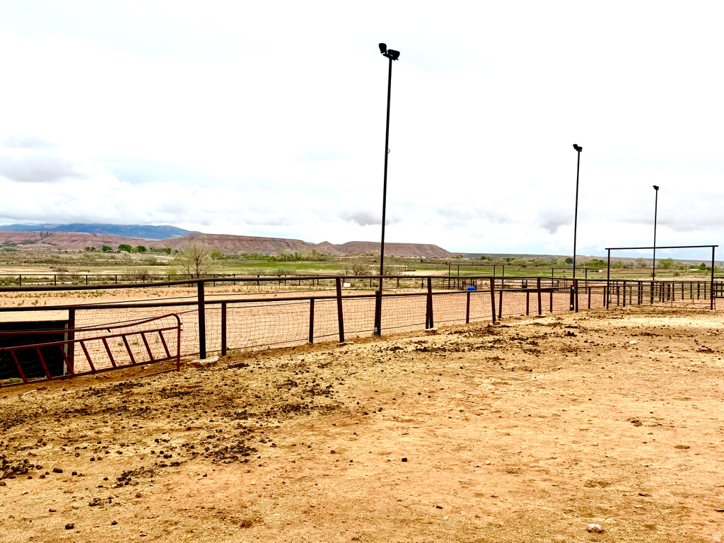 8457 E 6000 N Lapoint, UT 84039