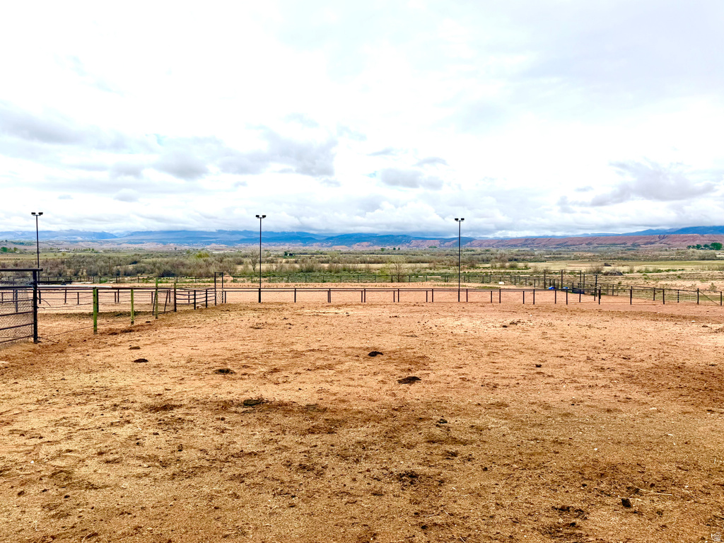 8457 E 6000 N Lapoint, UT 84039