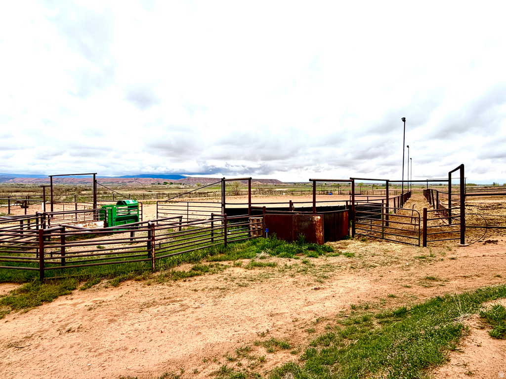 8457 E 6000 N Lapoint, UT 84039