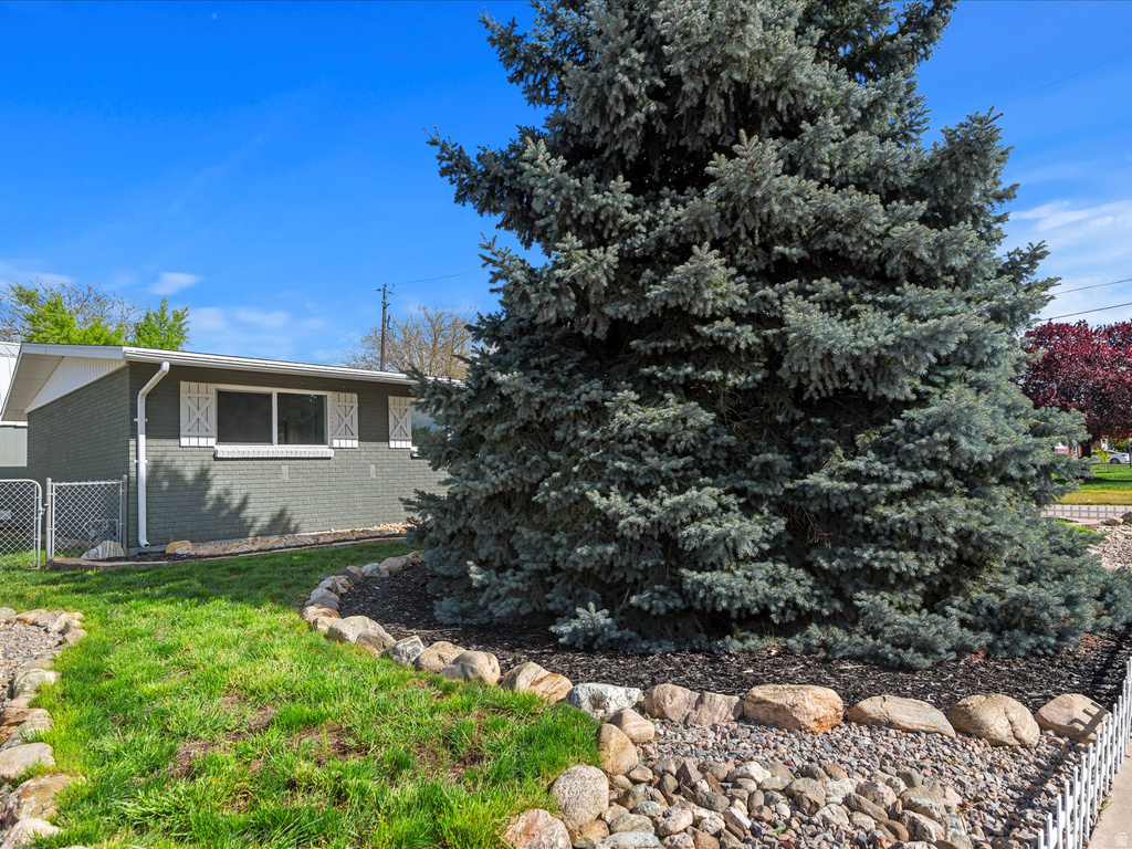 2164 N 300 W Sunset, UT 84015
