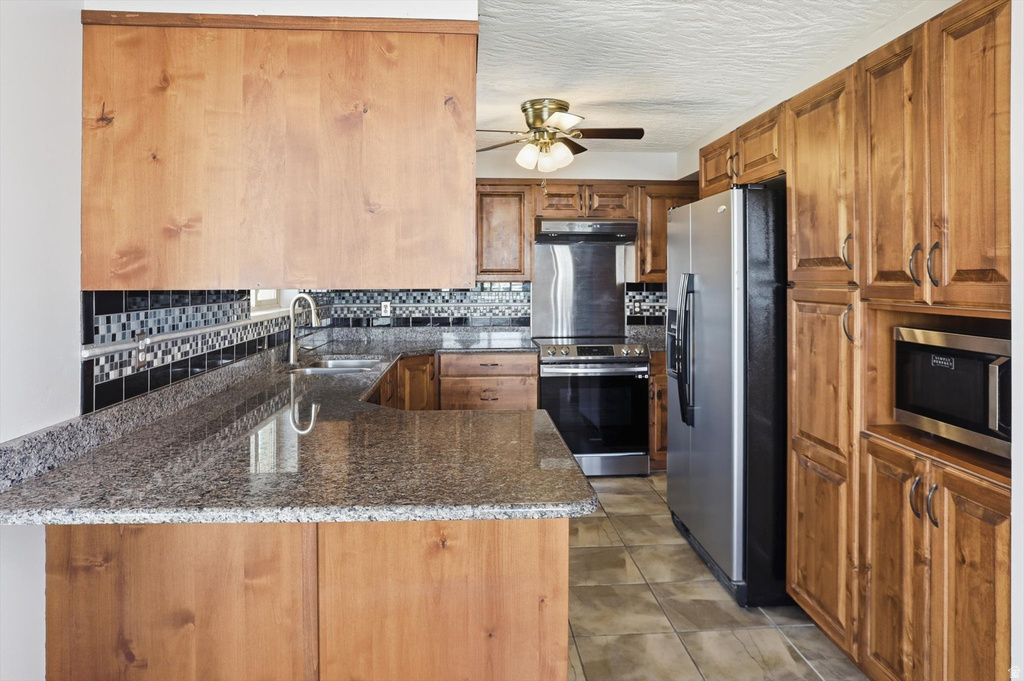 5396 S 4700 W Hooper, UT 84315
