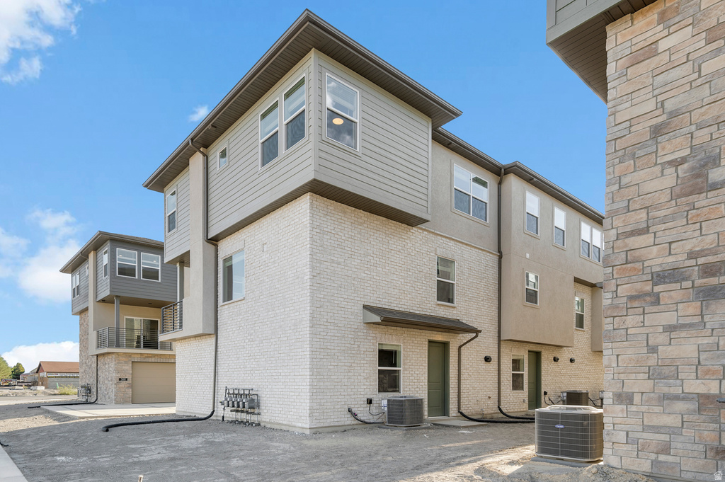 572 N BUFFALO GRASS LN Lindon, UT 84042