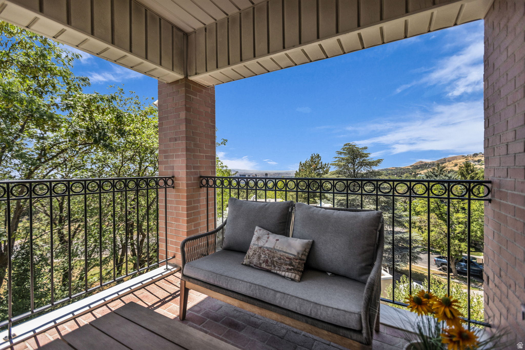 1714 E FORT DOUGLAS CIR Salt Lake City, UT 84103
