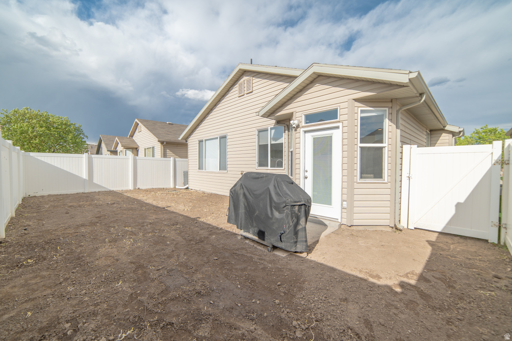 717 N BRADFORD DR North Salt Lake, UT 84054