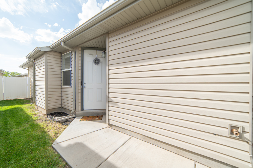 717 N BRADFORD DR North Salt Lake, UT 84054