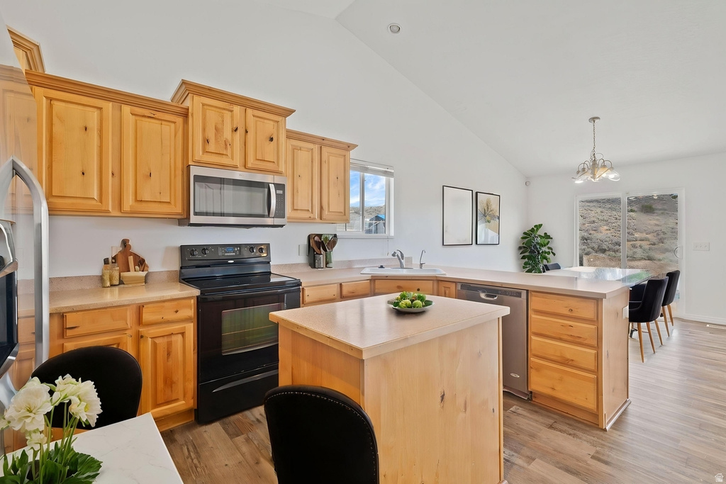 2253 LONE TREE PKWY Eagle Mountain, UT 84005