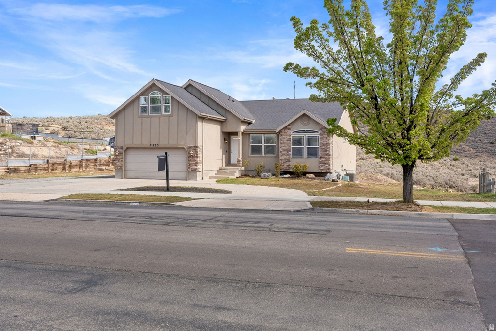 2253 LONE TREE PKWY Eagle Mountain, UT 84005
