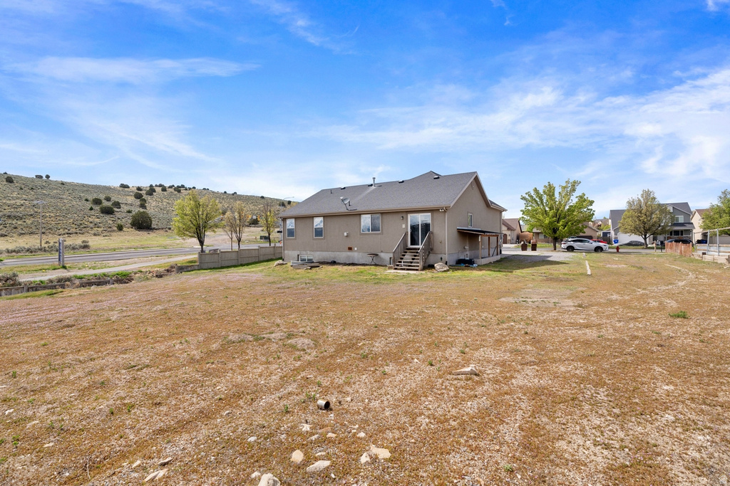 2253 LONE TREE PKWY Eagle Mountain, UT 84005