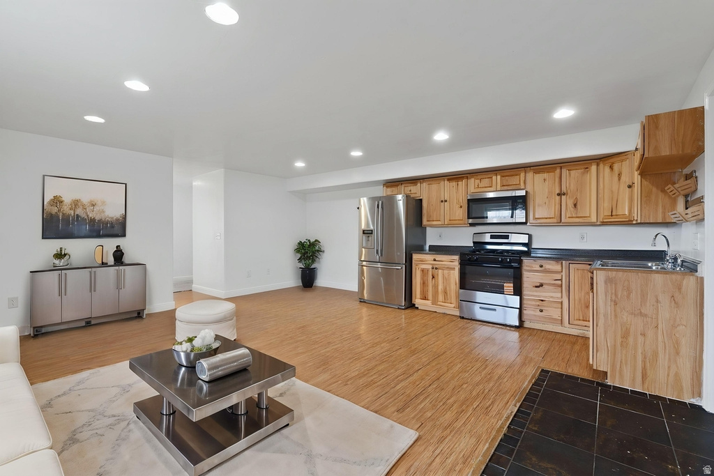 2253 LONE TREE PKWY Eagle Mountain, UT 84005