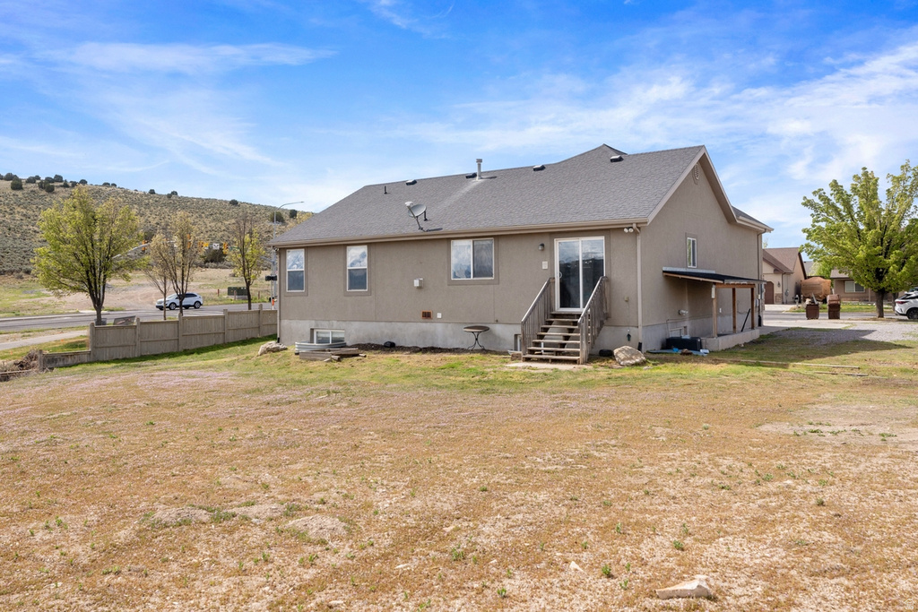 2253 LONE TREE PKWY Eagle Mountain, UT 84005