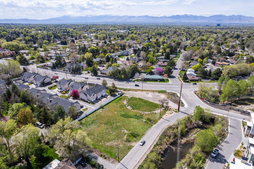 1990 E ARBOR LN Holladay, UT 84117