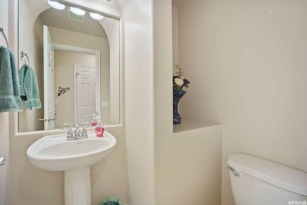 902 ROMSEY CT North Salt Lake, UT 84054